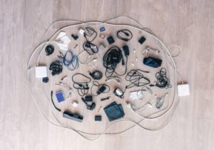 Perbedaan Charger Laptop Original dan KW